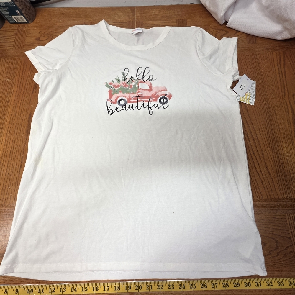 NWT LuLaRoe White Liv Short Sleeve Shirt (Hello Beautiful) Plus Size 3XL